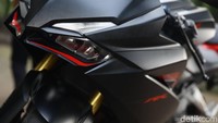 Satu lagi poin plus motor buatan orang Indonesia ini adalah handlingnya. Untuk ukuran motor 250 cc, motor tergolong gampang ditaklukkan.