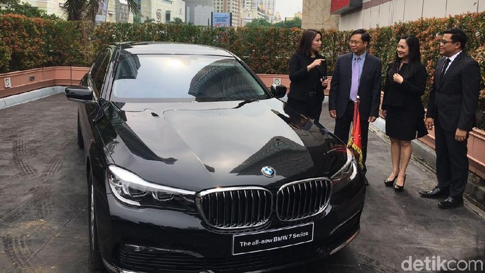 Mobil Mewah BMW untuk Para Diplomat