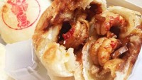 ebagai kreasi baru di tahun 2016, kue bulan isi crawfish ini mendapat perhatian dari pengguna internet. Sering diisi empat Crawfish, beberapa abalone jamur dan sayur-sayuran di kue-kue tersebut. Foto: Istimewa