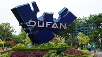 Memasuki awal area Dufan, traveler bisa berfoto di depan logonya yang satu ini. Cukup luas sehingga bisa berfoto dengan nyaman  (Shinta/detikTravel)