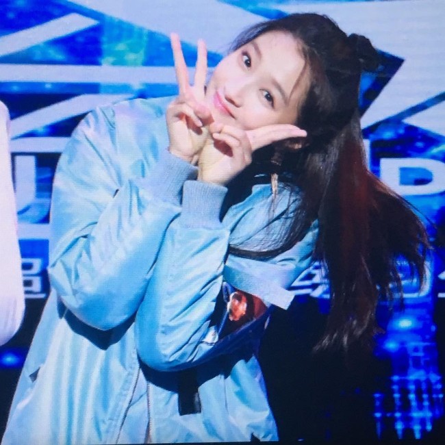 Di usianya yang masih 20 tahun, Xiao Tong sering tampil kasual dengan gaya imut dan makeup minimalis. Foto: Instagram