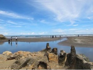 Ikut Balap Sepeda Gratis di Tengah Keindahan Alam Padang