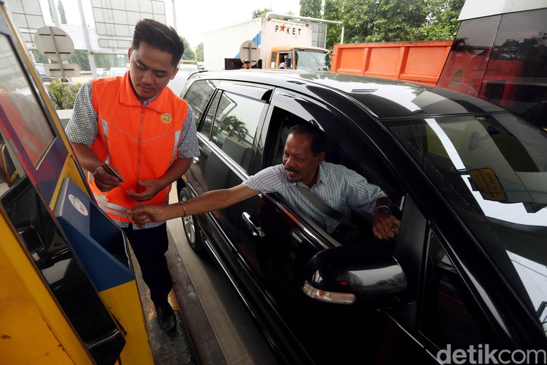 Sosialisasi Penggunaan e-Toll (Foto: Rengga Sancaya) Sosialisasi Penggunaan e-Toll (Foto: Rengga Sancaya)