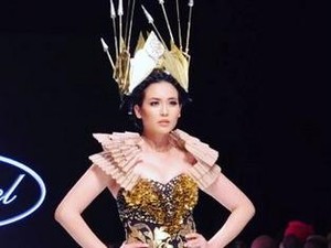 Foto: Cantiknya Elvira Devinamira Jadi Srikandi di LA Fashion Week