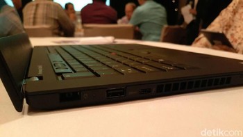 Lenovo membenamkan prosesor Core i7-7500U, yang dipadu chip grafis Nvidia Geforce 940MX. Foto: detikINET/Yudhianto