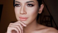 Selain itu ia juga mengunggah fotonya usai make-up. (Dok. Instagram/millencyrus)