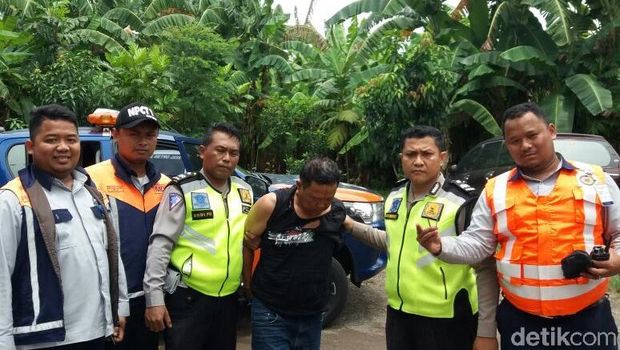 Dikejar PJR, Pencuri Mobil Boks Ditangkap di Tol Joglo