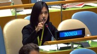 Selanjutnya, di tahun berikutnya Vanuatu masih membawa isu yang sama pada acara Sidang Umum PBB. Indonesia pun membacakan hak jawab dalam sesi debat umum di Sidang Umum ke-72 PBB itu. Kali ini adalah Ainan Nuran yang membacakan hak jawab itu pada 25 September 2017. (Foto: Diplomat Indonesia Ainan Nuran/FOTO/webtv.un.org)