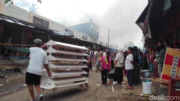 Kebakaran Pasar Purwasaba Banjarnegara Padam, 202 Los Ludes