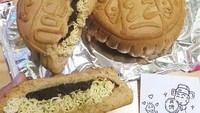 Bagaimana ya rasa kue bulan yang diisi dengan mie instan? Sudah pasti rasanya gurih dan tak semua orang menyukainya. Foto: Istimewa