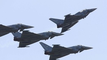 Singkat cerita, prototipe Eurofighter berhasil dikembangkan pada 6 Agustus 1986. Setelah melakukan penyempurnaan, prototipe terakhir Eurofighter berhasil mengudara pada 27 Maret 1994. Foto: Getty Images