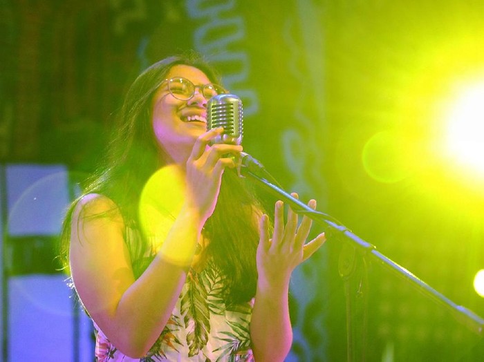 Tarian Bunga Tidur Danilla dalam Video Klip Sebuah Mimpi Buruk