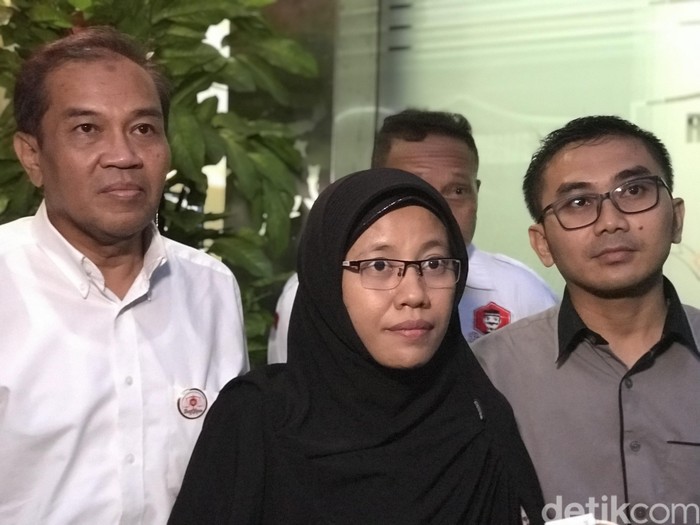 Istri Jonru Dicecar Polisi Soal Tiga Akun Facebook Suaminya