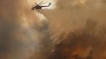 Zat Merah Pemadam Api Dijatuhkan dari Langit California