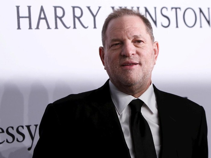 FILE PHOTO: Film producer Harvey Weinstein attends the 2016 amfAR New York Gala at Cipriani Wall Street in Manhattan, New York February 10, 2016. REUTERS/Andrew Kelly/File Photo