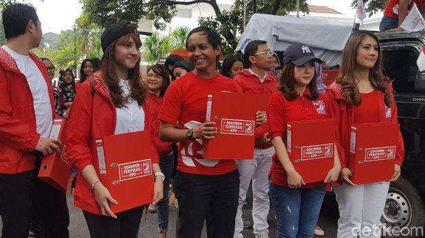 Grace, Tsamara dan Giring Nidji Jalan Kaki Daftarkan PSI ke KPU