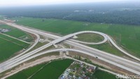 Menteri Pekerjaan Umum dan Perumahan Rakyat (PUPR), Basuki Hadimuljono memperkirakan, Jokowi akan meresmikan ruas tol tersebut dalam satu hingga dua minggu ke depan. Pool/HK