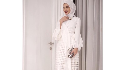 8 Selebriti Cantik Berhijab Simpel di Resepsi Laudya Cynthia Bella