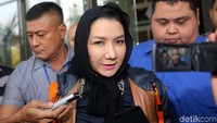 Dalam kasus ini, Rita terjerat pasal berlapis, yakni soal suap dan gratifikasi. Dia diduga menerima suap Rp 6 miliar dari Hery Susanto Gun, selaku Direktur Utama PT Sawit Golden Prima (PT SGP). Uang itu disebut diterima pada Juli dan Agustus 2010 untuk pemberian izin lokasi guna keperluan inti dan plasma perkebunan kelapa sawit di Desa Kupang Baru, Kecamatan Muara Kaman, kepada PT SGP.