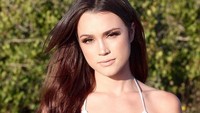 Natalie merupakan anak dari Karen Houghton, adik Kris Jenner. (Dok. Instagram/nataliezette)l