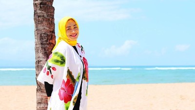 Dewi Hughes Makin Cantik dan Langsing Usai Turun 75 Kg
