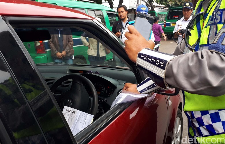 Razia Angkutan Online Hanya di Bandung, Ini Penjelasan Dishub Jabar Razia Angkutan Online Hanya di Bandung, Ini Penjelasan Dishub Jabar