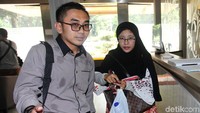 Yulianti tiba di Mapolda Metro Jaya sekitar pukul 10.30 WIB dengan didampingi pengacaranya, Erwin.