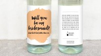 Mau meminta teman Anda jadi bridesmaid? Wine berlabel Will You Be My Bridesmaid? ini cocok jadi pilihan. Tapi ada pesan tersembunyi nih, Tapi jangan kelihatan lebih seksi daripada aku. Foto: Delicate Estates