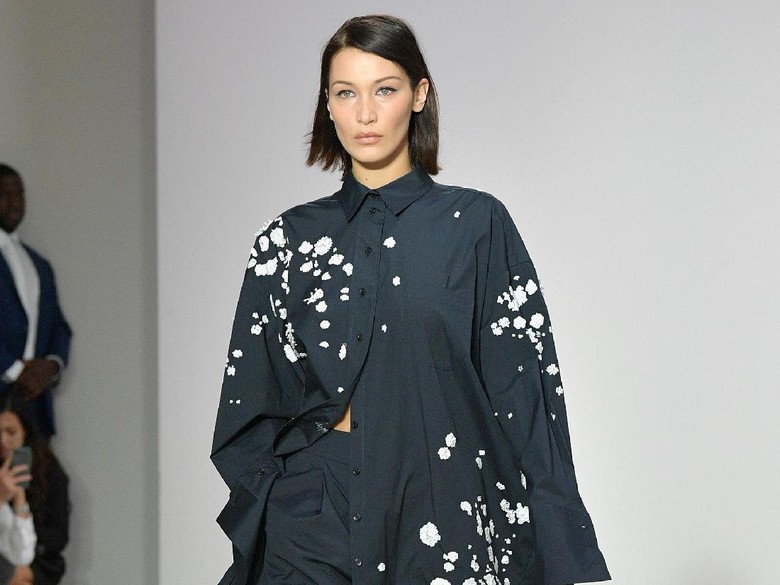 Bella Hadid Dikabarkan Sudah 4 Bulan Pacaran dengan Drake Bella Hadid Dikabarkan Sudah 4 Bulan Pacaran dengan Drake