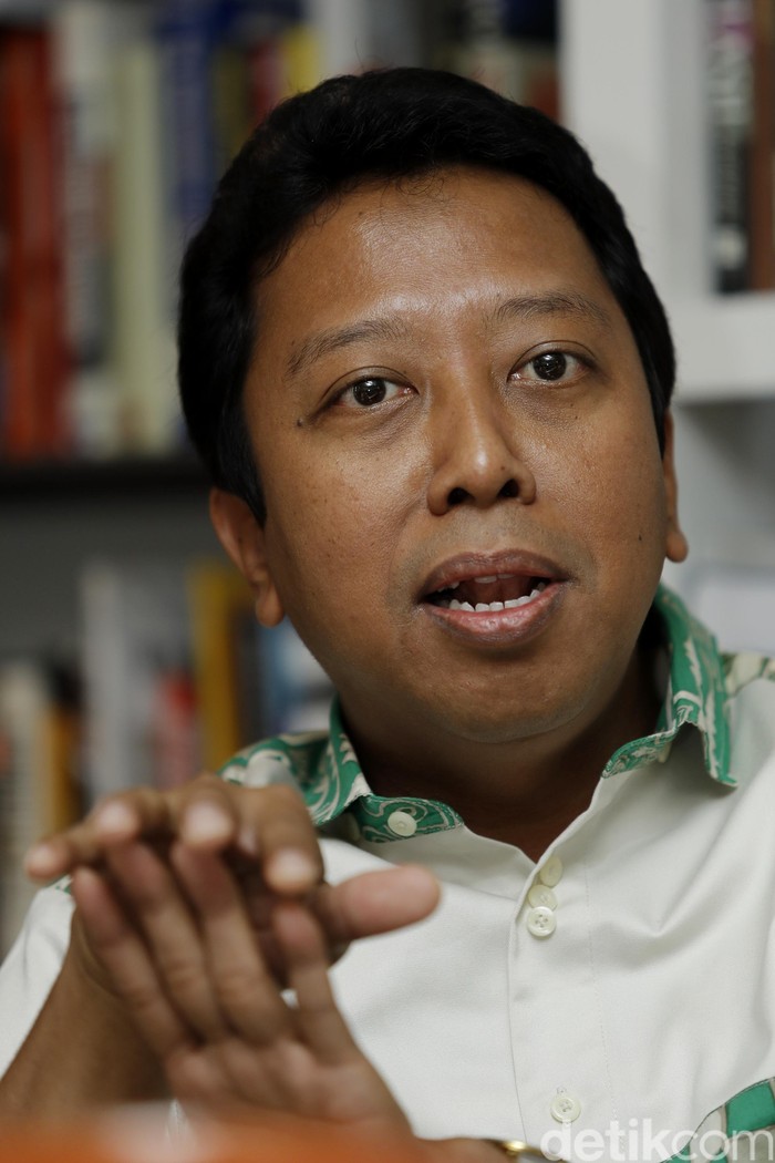 Romi: Khofifah Tak Perlu Mundur Jika Jadi Cagub di Jatim