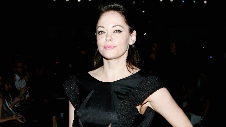 Rose McGowan Sebut Meryl Streep Bersembunyi dari Kasus Pelecehan Weinstein Rose McGowan Sebut Meryl Streep Bersembunyi dari Kasus Pelecehan Weinstein