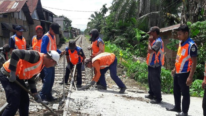 KAI Tutup 12 Perlintasan Liar di Sumatera Utara