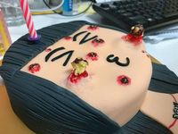 Hiii.. <i>Cake</i> Ini Dibuat dengan Tampilan Jerawat yang Bisa Dipencet!