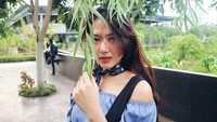 Suci seorang penulis novel lho. Foto: Instagram/suci.patia