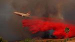 Zat Merah Pemadam Api Dijatuhkan dari Langit California