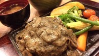 Hamburg steak juga bisa jadi pilihan. Di Mottomo, hamburg diracik dengan daging Australian Black Angus Rib Eye. Bisa ditambahkan topping telur goreng, udang goreng tepung, keju atau jagung. Foto: dok. detikFood