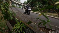 Namun saat bertemu jalanan lancar sedikit, detikOto langsung tancap gas All New CBR250RR tanpa ampun dan mengubah mode berkendara menjadi sport atau sport plus.