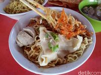 Mie Ayam Super Pedas Hingga Racikan Artis Bisa Dicoba Di Tempat Ini