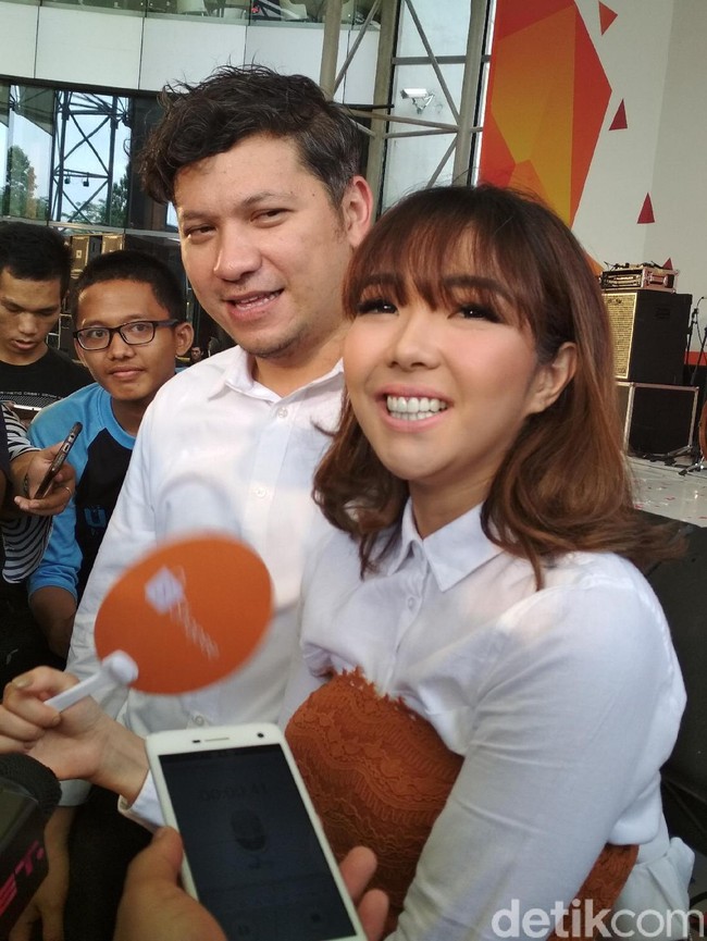 Sepertinya tidak akan ada lagi momen keduanya berbusana kembar menyusul gugatan cerai Gisel. Iya benar, nomor perkara 908 atas nama Gisella Anastasia dan tergugatnya Gading Marten, kata salah seorang sumber dari pusat informasi Pengadilan Negeri Jakarta Selatan saat dikonfirmasi detikhot. (Foto: Hanif/detikHOT)