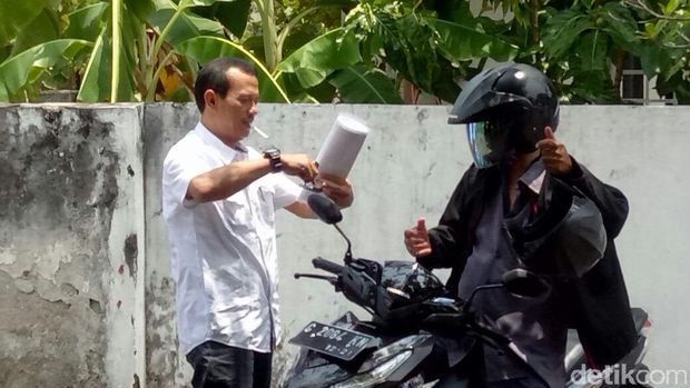 Salah seorang saksi yang diperiksa terkait OTT Bunda Sitha di Tegal. 