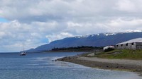 Berjarak 38 jam perjalanan darat atau tiga setengah jam perjalanan pesawat dari Buenos Aires di Argentina, Kota Ushuaia di provinsi Tierra del Fuego disebut juga sebagai ujung dunia. Lokasinya memang persis di ujung paling Selatan Argentina (Shafik Meghji/BBC)