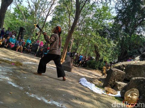 Wisata Goa Selomangleng Kediri/