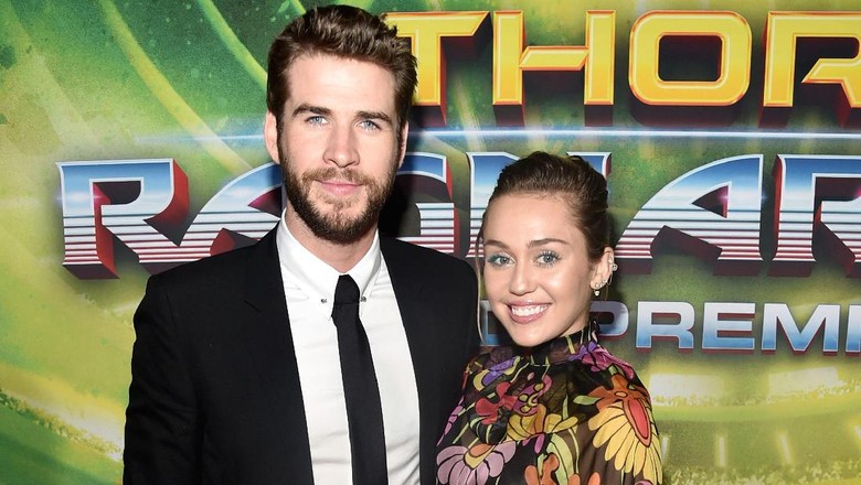 Dikabarkan Putus, Miley Cyrus dan Liam Terlihat Berduaan di Bandara Dikabarkan Putus, Miley Cyrus dan Liam Terlihat Berduaan di Bandara