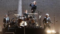 Di atas pendapatan Ed Sheeran sebenarnya masih ada U2 dengan pendapatan sebesar USD 130 juta atau lebih dari Rp 1,9 triliun, tapi mereka harus membagi lagi angka itu kepada tiap personel. Foto: Christian Petersen/Getty Images
