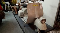 Ruli Krisnawan, penggawa Ruli Wood Custom mengatakan dirinya membuat copy dari skuter jadul dari tipe tahun 1945, seperti MP6, Douglas.