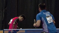 Kiprah David Jacobs di cabang paratenis meja penuh dengan pencapaian mantap. Salah satunya ketika meraih emas di Para Games IX 2017 usai mengalahkan rekan senegaranya, Komet Akbar. Foto: Rafiuddin Abdul Rahman/Antara
