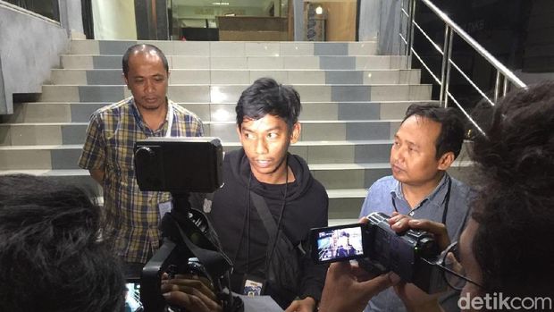 Budi melaporkan perusakan kamera oleh massa di Kemendagri