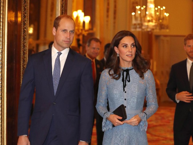 Makeup Kate Middleton pun dibuat simpel bernuansa nude dan kecokelatan. Foto: Getty Images
