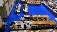 Maksudnya banyak kursi kosong anggota DPR karena yang hadir hanya 9 orang dalam rapat tersebut. Ardan Adhi Chandra/detikFinance.