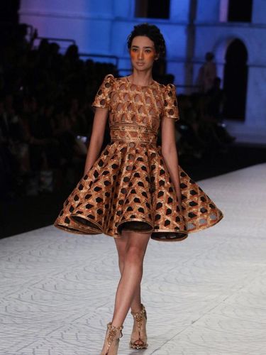 25 Tahun Berkaya, Sebastian Gunawan Kembalikan Lagi Tren Lengan Bervolume